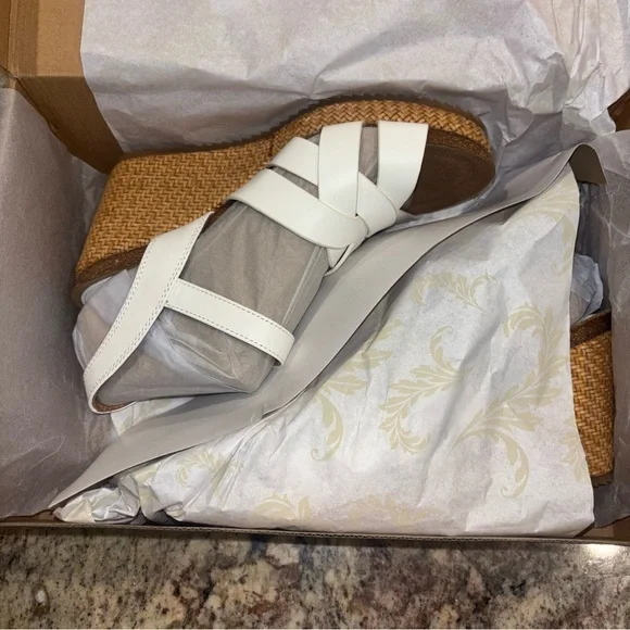 Sofft Women's White Wedge Sandals NIB - Picture 2 of 11